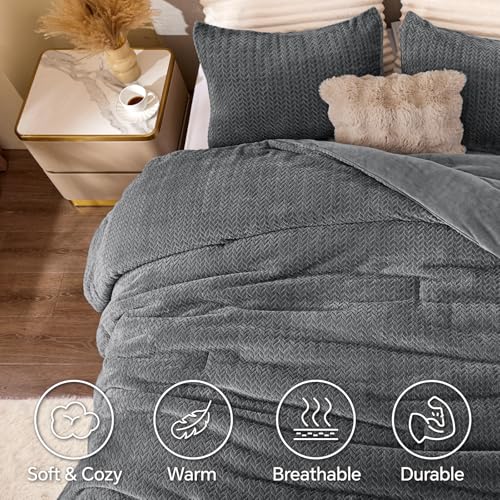 Reversible Knitted Flannel & Velvet Comforter Set – 3D Leaf Texture 3-Piece Bedding Set