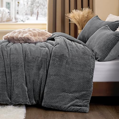 Reversible Knitted Flannel & Velvet Comforter Set – 3D Leaf Texture 3-Piece Bedding Set