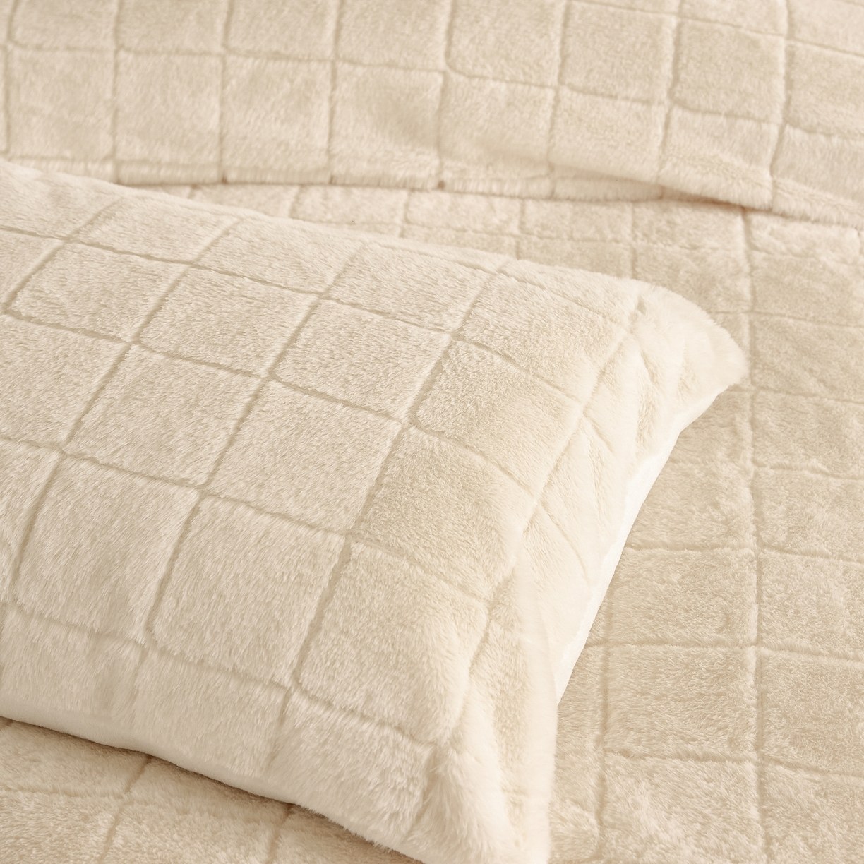 Checkered Faux Rabbit Fur & Milk Velvet Comforter Set – Soft Jacquard 3-Piece Bedding Set
